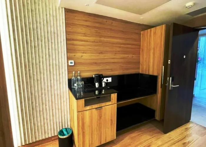 Roopa Elite